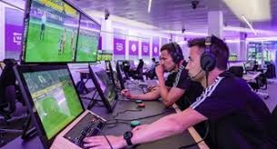 他并未与任何球队进行谈判。@diarioas 来源：Madrid Zone